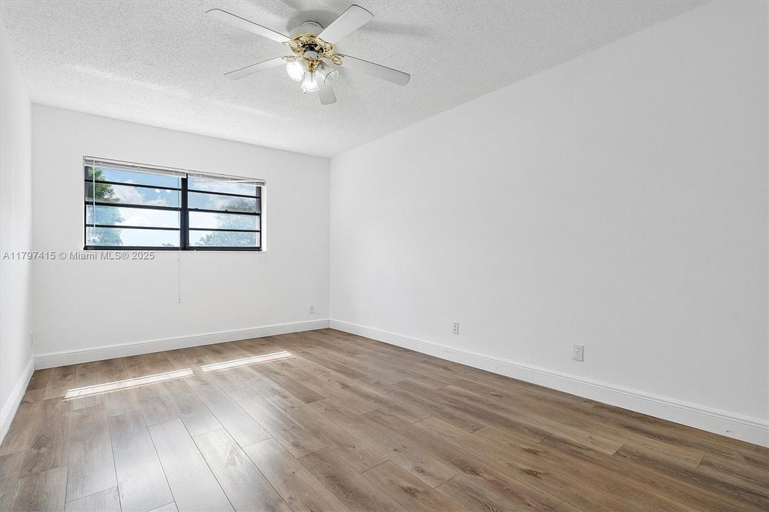 Recently Sold: $449,000 (3 beds, 2 baths, 1912 Square Feet)