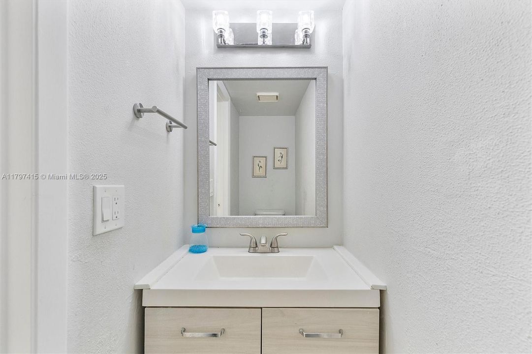 Recently Sold: $449,000 (3 beds, 2 baths, 1912 Square Feet)