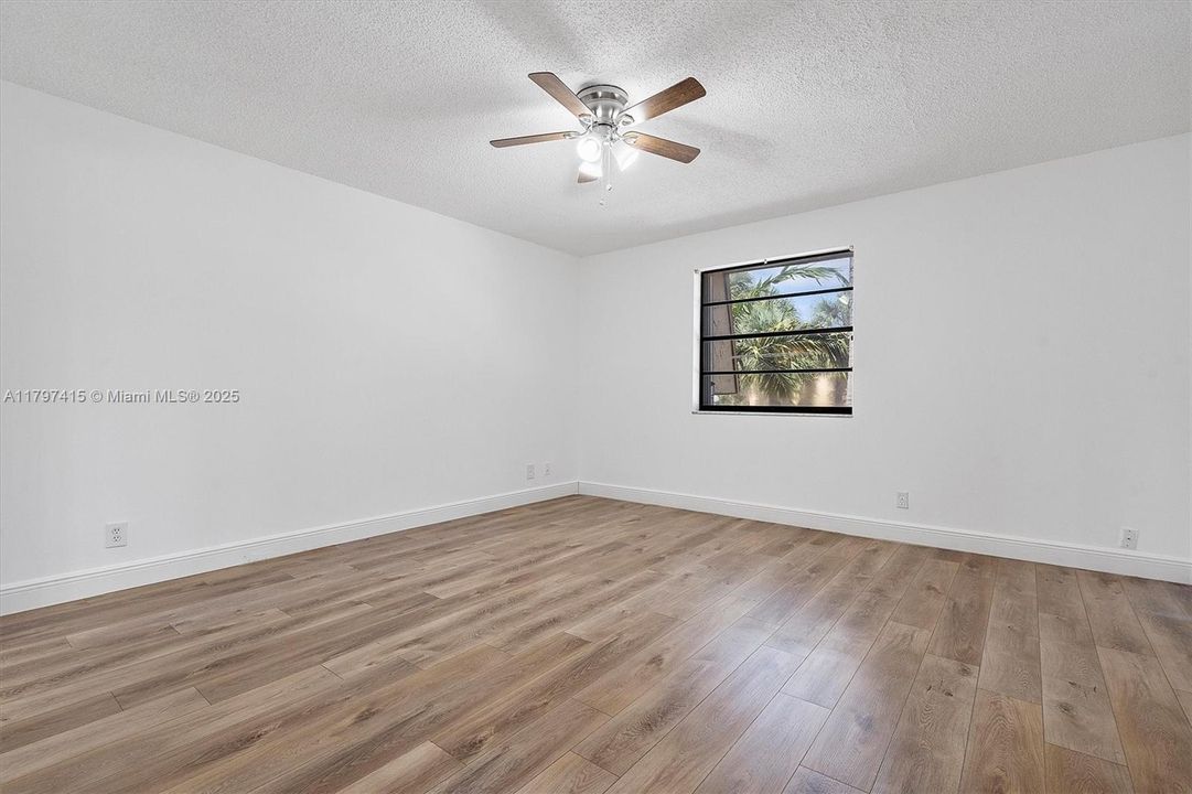 Recently Sold: $449,000 (3 beds, 2 baths, 1912 Square Feet)