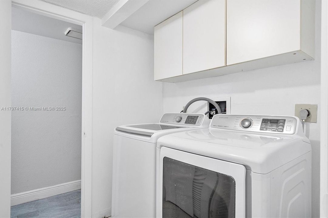 Recently Sold: $449,000 (3 beds, 2 baths, 1912 Square Feet)