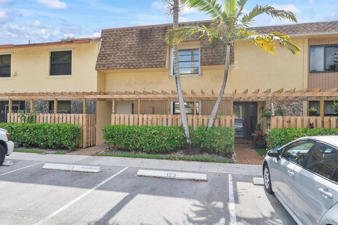 Recently Sold: $449,000 (3 beds, 2 baths, 1912 Square Feet)