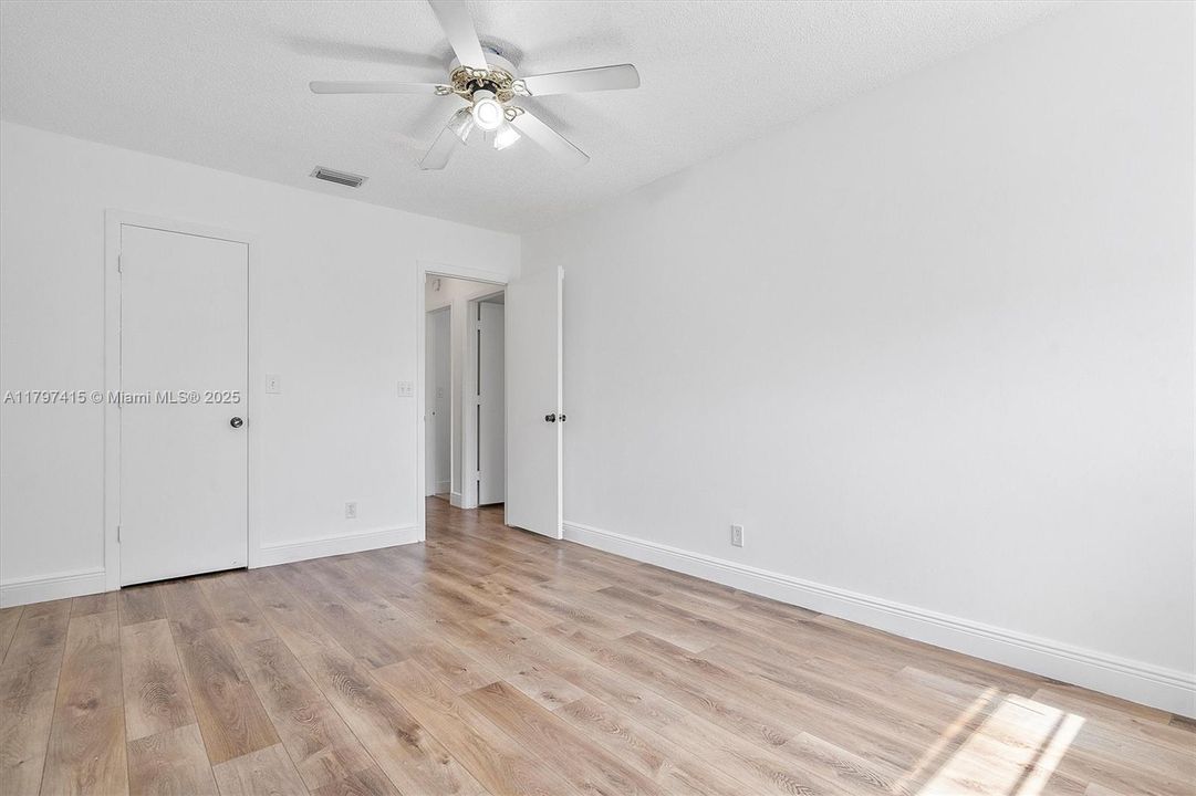 Recently Sold: $449,000 (3 beds, 2 baths, 1912 Square Feet)