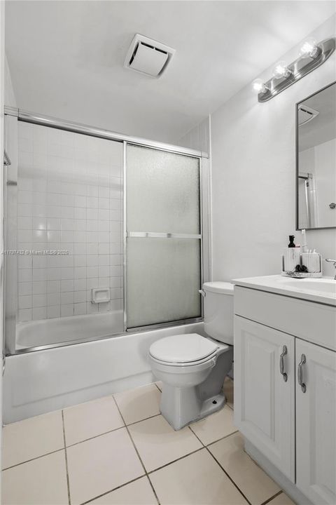 На продажу: $262,876 (2 спален, 2 ванн, 777 Квадратных фут)