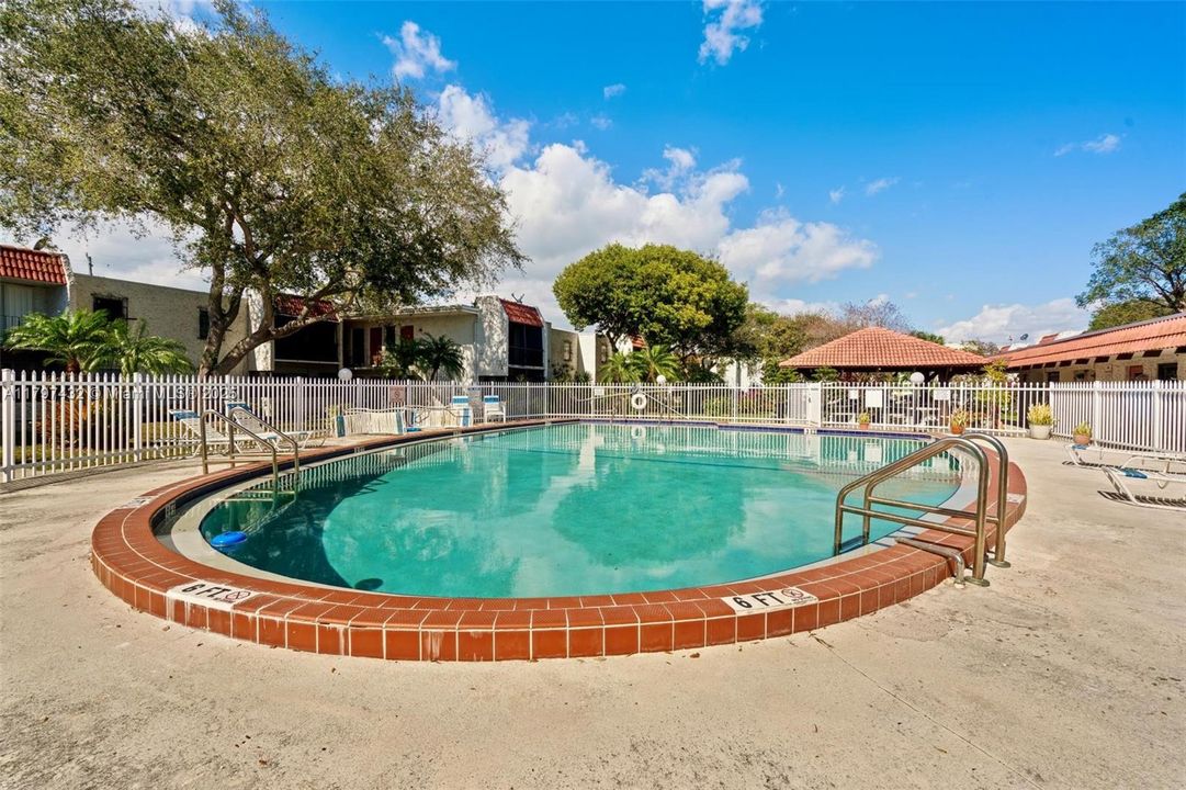 На продажу: $262,876 (2 спален, 2 ванн, 777 Квадратных фут)