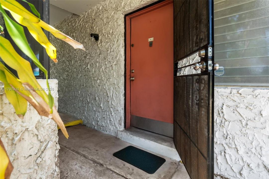 На продажу: $262,876 (2 спален, 2 ванн, 777 Квадратных фут)