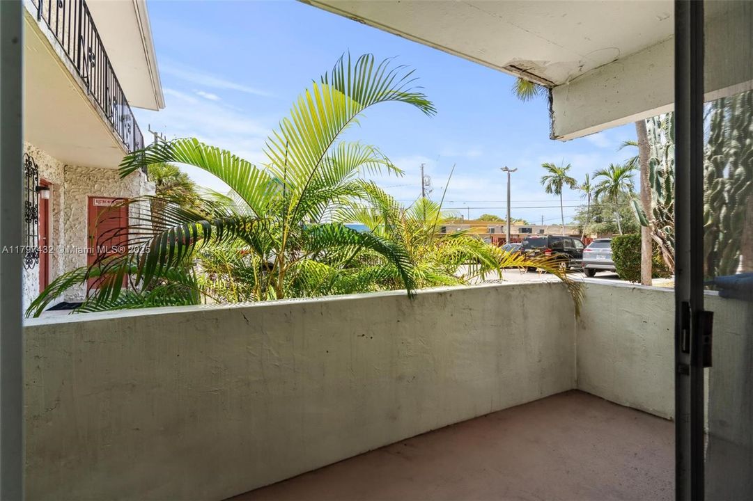 На продажу: $262,876 (2 спален, 2 ванн, 777 Квадратных фут)