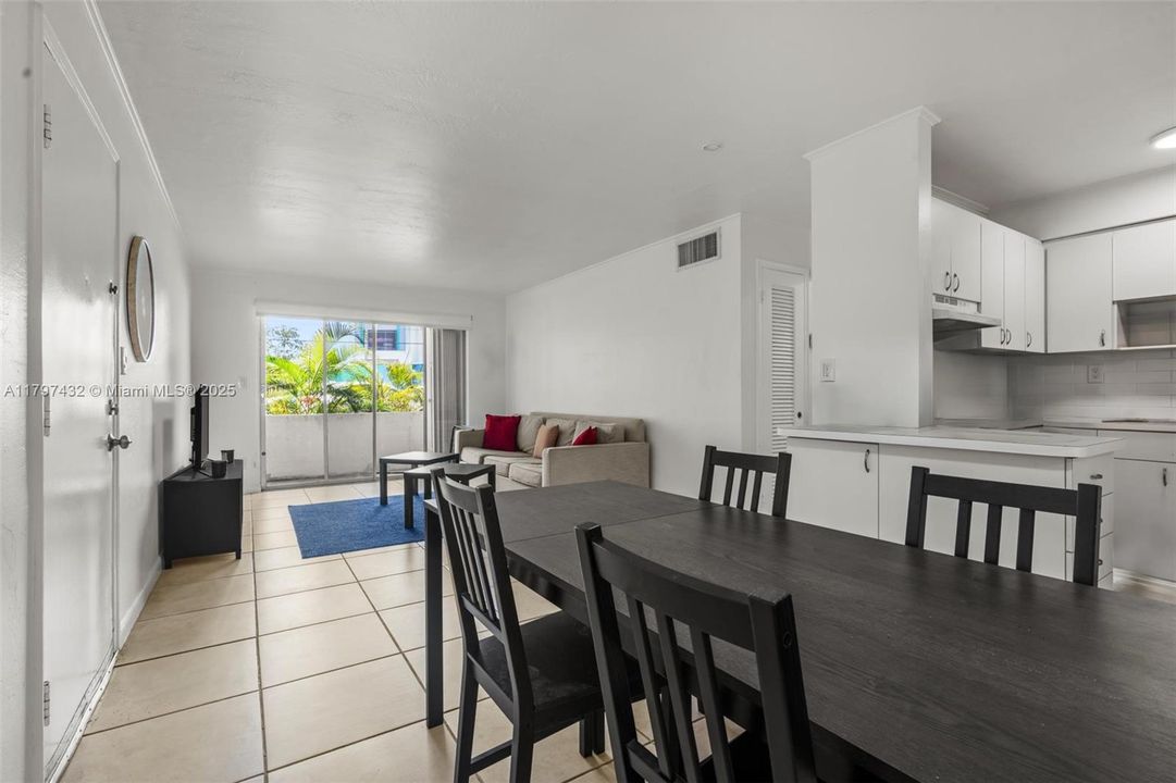 На продажу: $262,876 (2 спален, 2 ванн, 777 Квадратных фут)