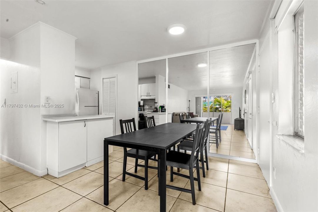 На продажу: $262,876 (2 спален, 2 ванн, 777 Квадратных фут)