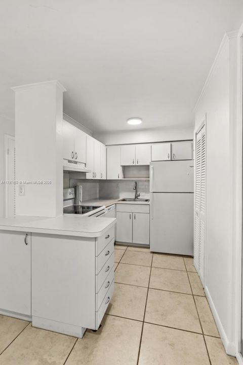 На продажу: $262,876 (2 спален, 2 ванн, 777 Квадратных фут)