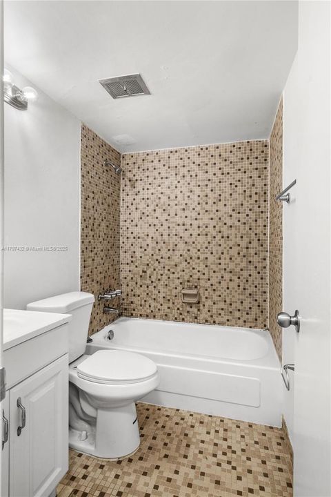 На продажу: $262,876 (2 спален, 2 ванн, 777 Квадратных фут)