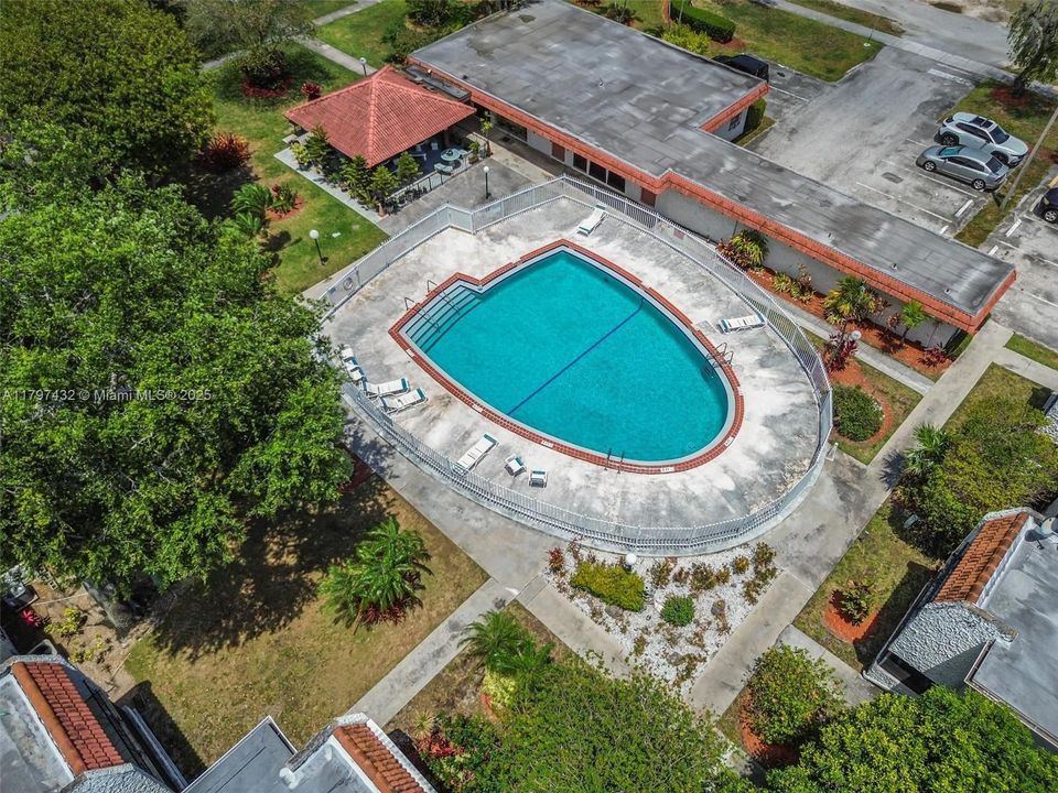 На продажу: $262,876 (2 спален, 2 ванн, 777 Квадратных фут)