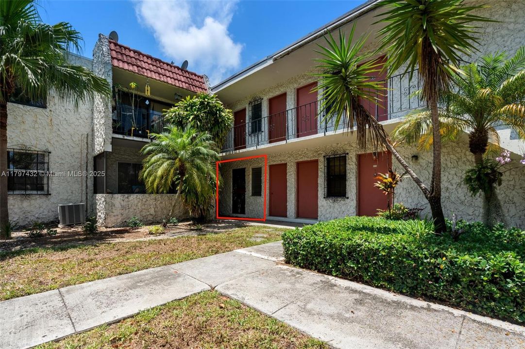 На продажу: $262,876 (2 спален, 2 ванн, 777 Квадратных фут)