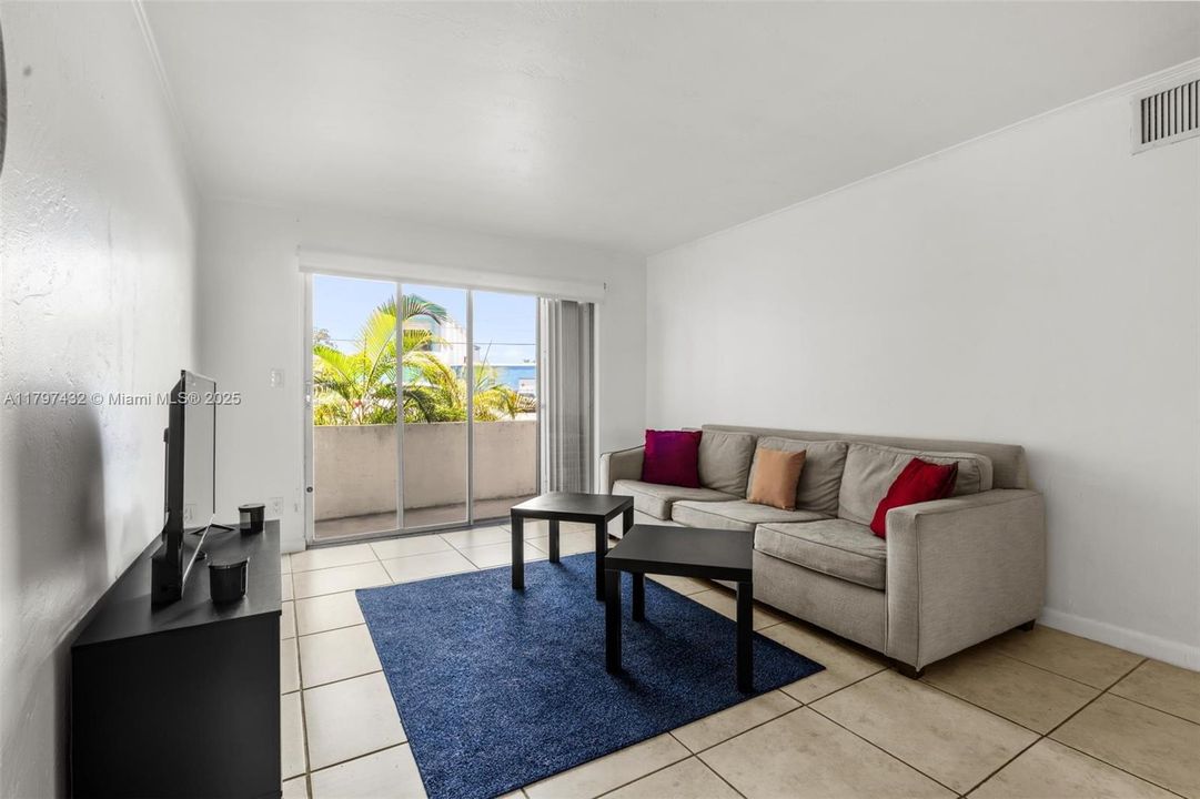 На продажу: $262,876 (2 спален, 2 ванн, 777 Квадратных фут)