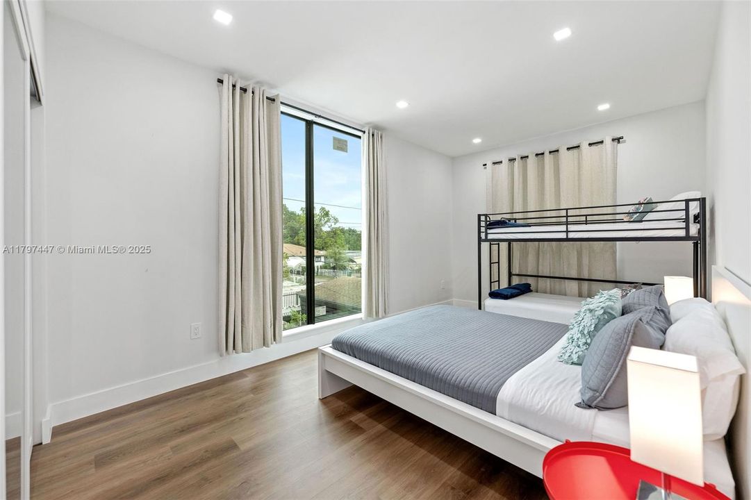 Vendido Recientemente: $1,395,000 (0 camas, 0 baños, 4642 Pies cuadrados)