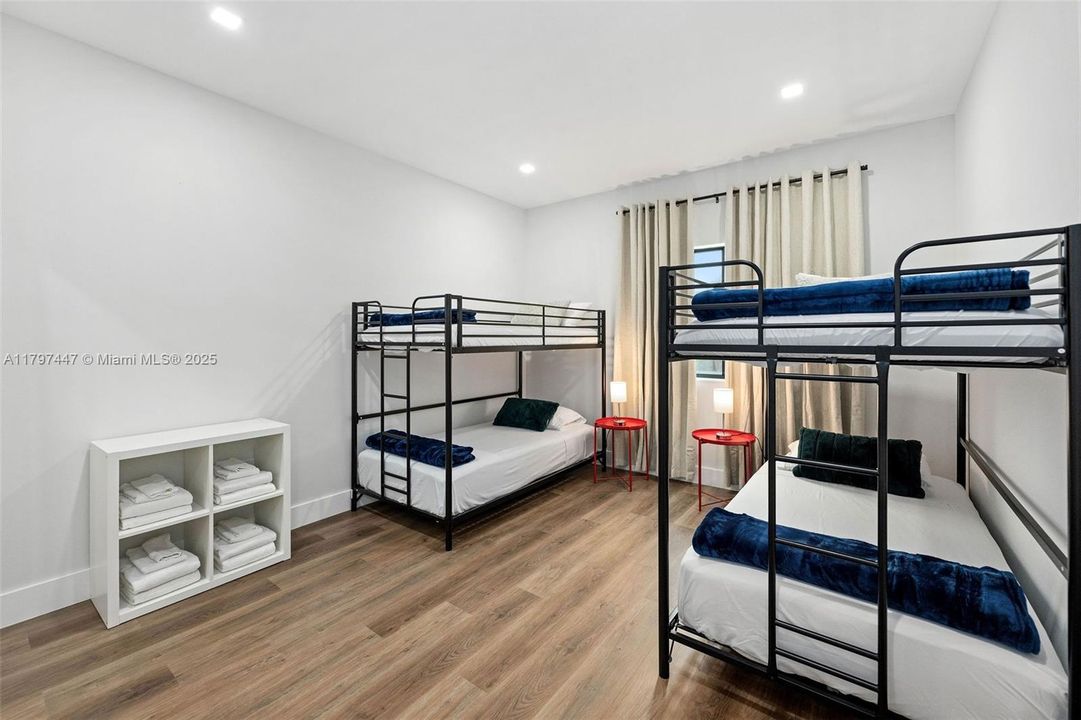 Vendido Recientemente: $1,395,000 (0 camas, 0 baños, 4642 Pies cuadrados)