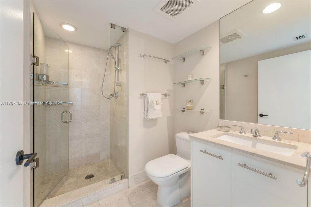 Active With Contract: $1,225,000 (2 beds, 2 baths, 993 Square Feet)