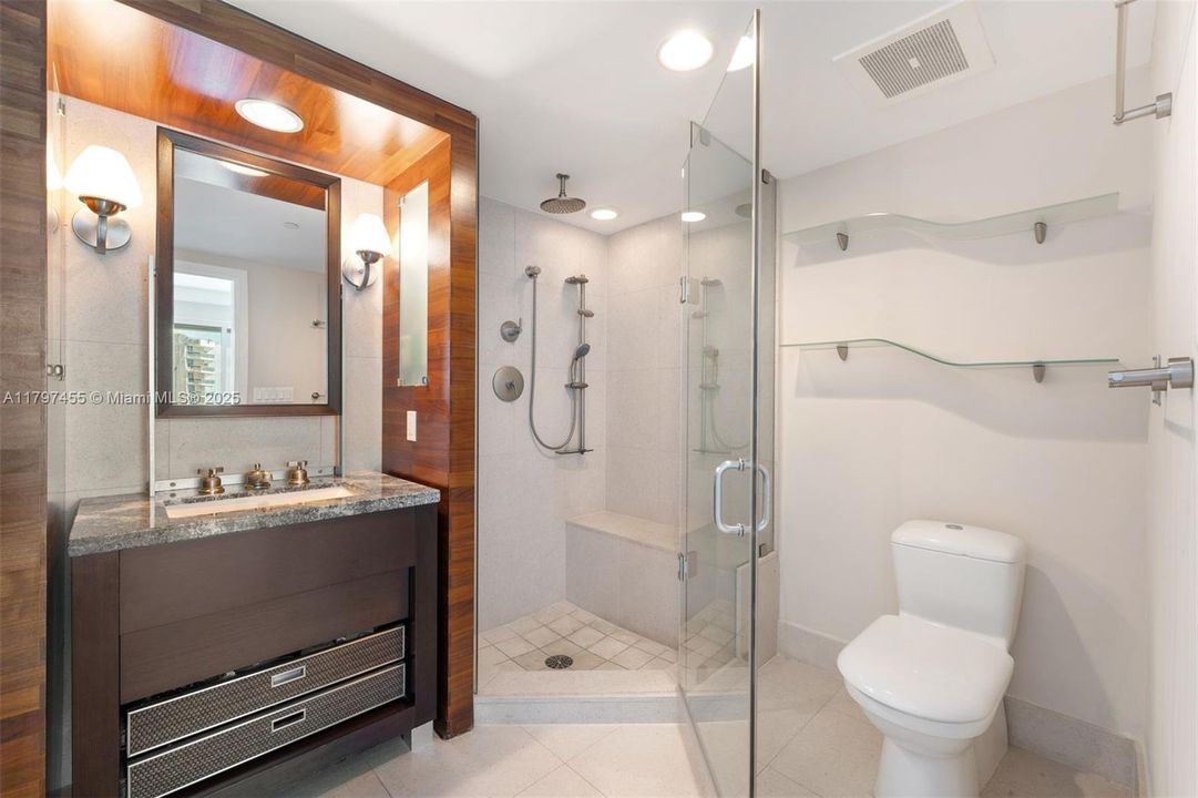 Active With Contract: $1,225,000 (2 beds, 2 baths, 993 Square Feet)