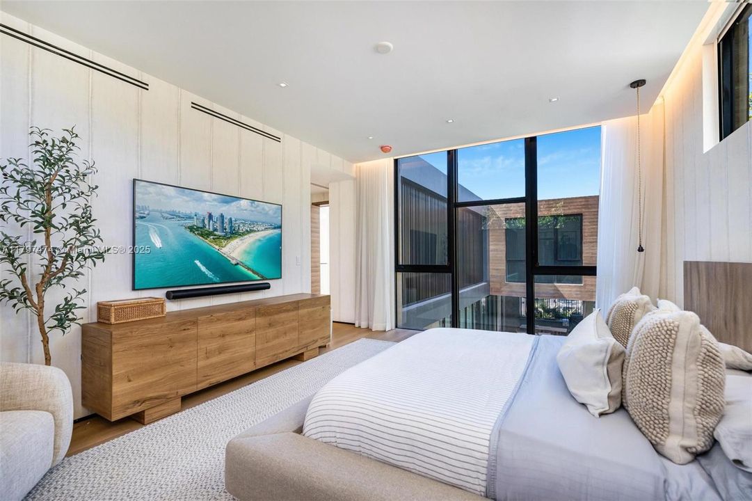 Active With Contract: $6,149,000 (4 beds, 4 baths, 0 Square Feet)