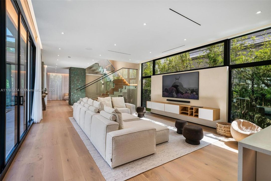 Active With Contract: $6,149,000 (4 beds, 4 baths, 0 Square Feet)