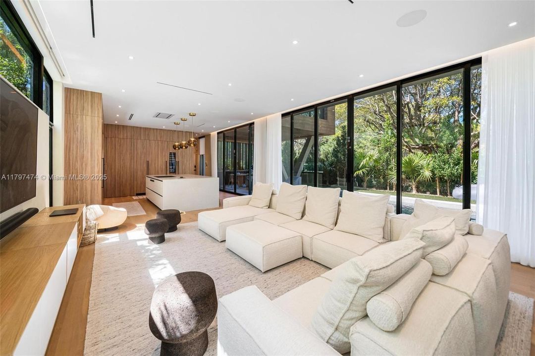 Active With Contract: $6,149,000 (4 beds, 4 baths, 0 Square Feet)