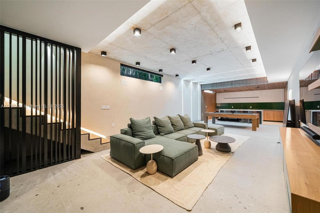 Active With Contract: $6,149,000 (4 beds, 4 baths, 0 Square Feet)