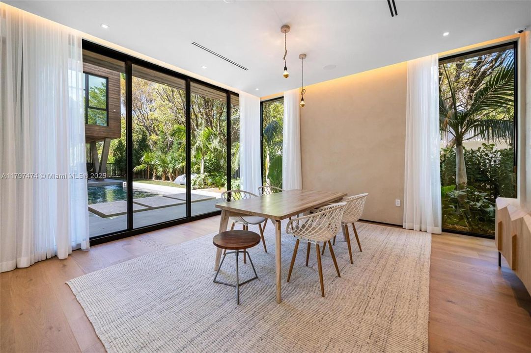 Active With Contract: $6,149,000 (4 beds, 4 baths, 0 Square Feet)