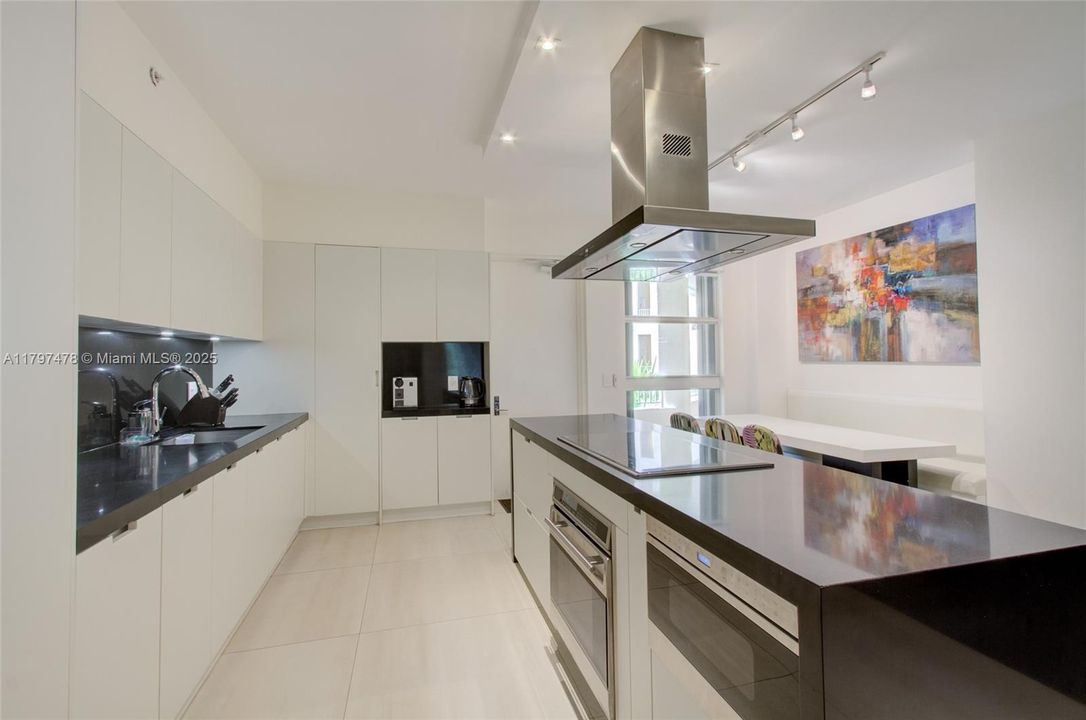 For Sale: $1,995,000 (3 beds, 3 baths, 1830 Square Feet)