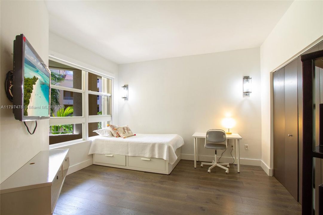 For Sale: $1,995,000 (3 beds, 3 baths, 1830 Square Feet)