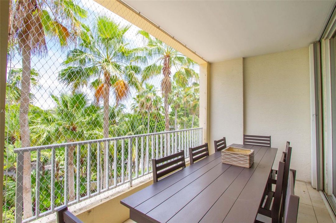 For Sale: $1,995,000 (3 beds, 3 baths, 1830 Square Feet)