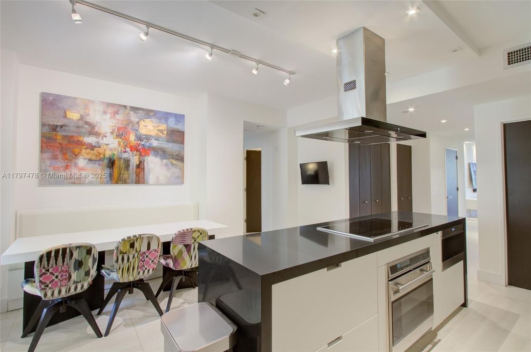 For Sale: $1,995,000 (3 beds, 3 baths, 1830 Square Feet)