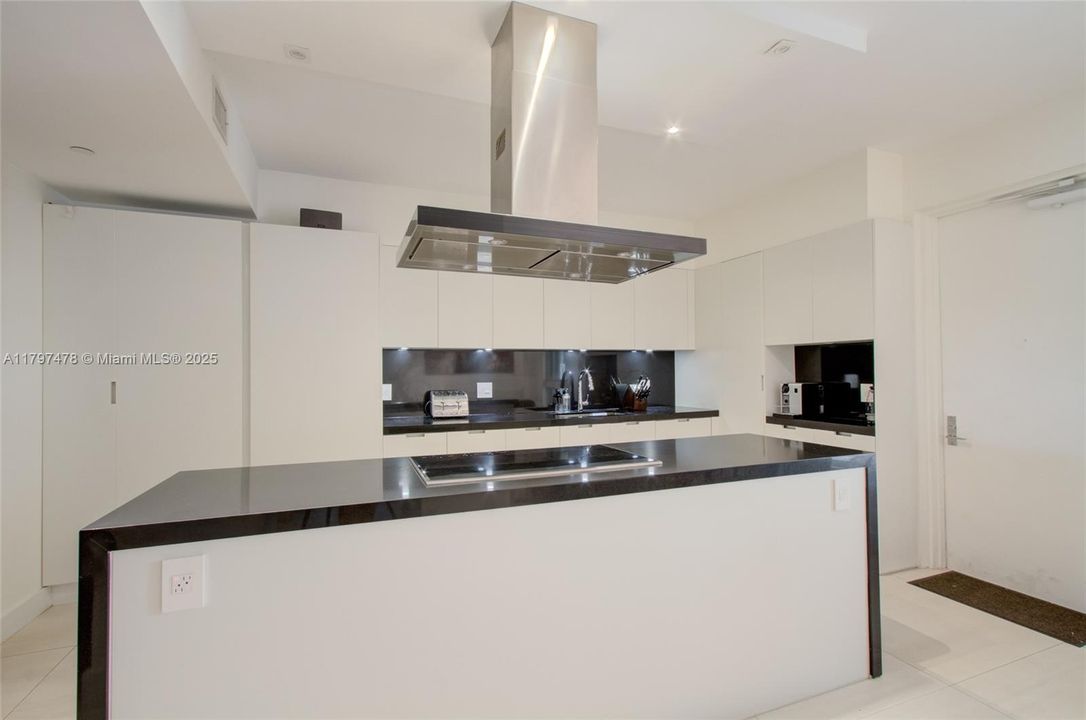 For Sale: $1,995,000 (3 beds, 3 baths, 1830 Square Feet)