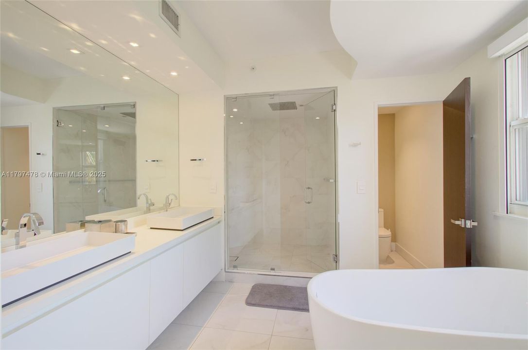 For Sale: $1,995,000 (3 beds, 3 baths, 1830 Square Feet)