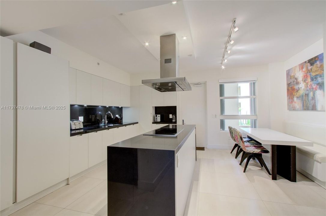 For Sale: $1,995,000 (3 beds, 3 baths, 1830 Square Feet)