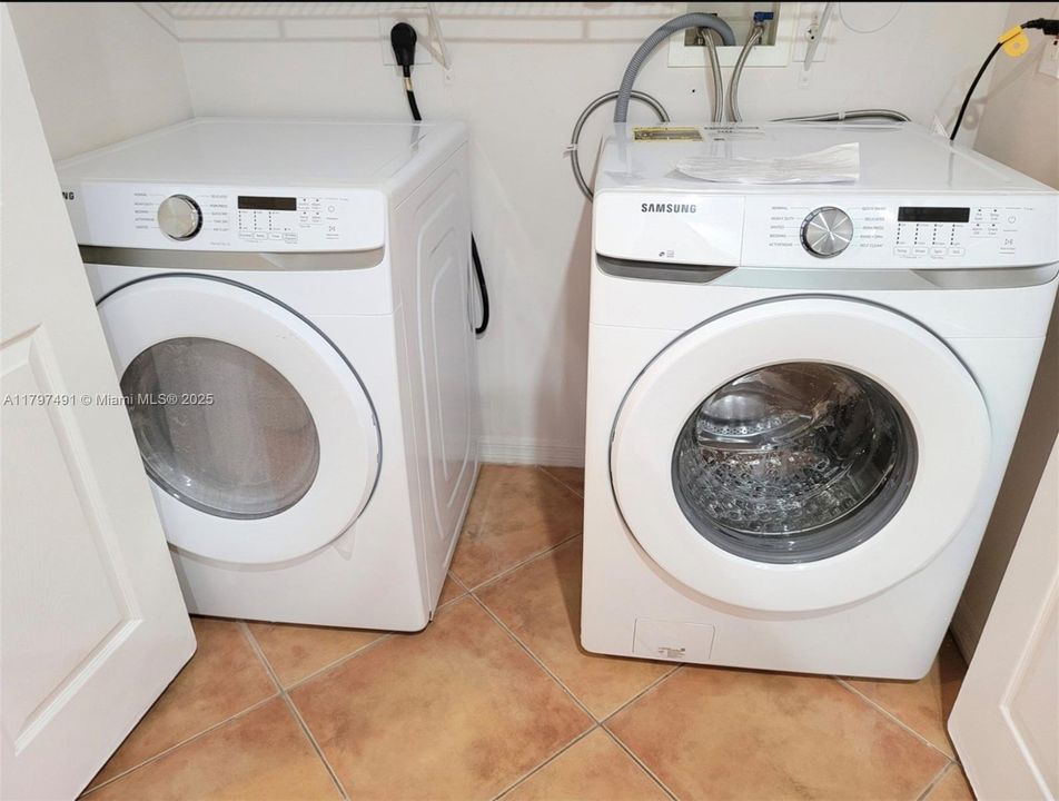 For Sale: $485,000 (3 beds, 2 baths, 1450 Square Feet)