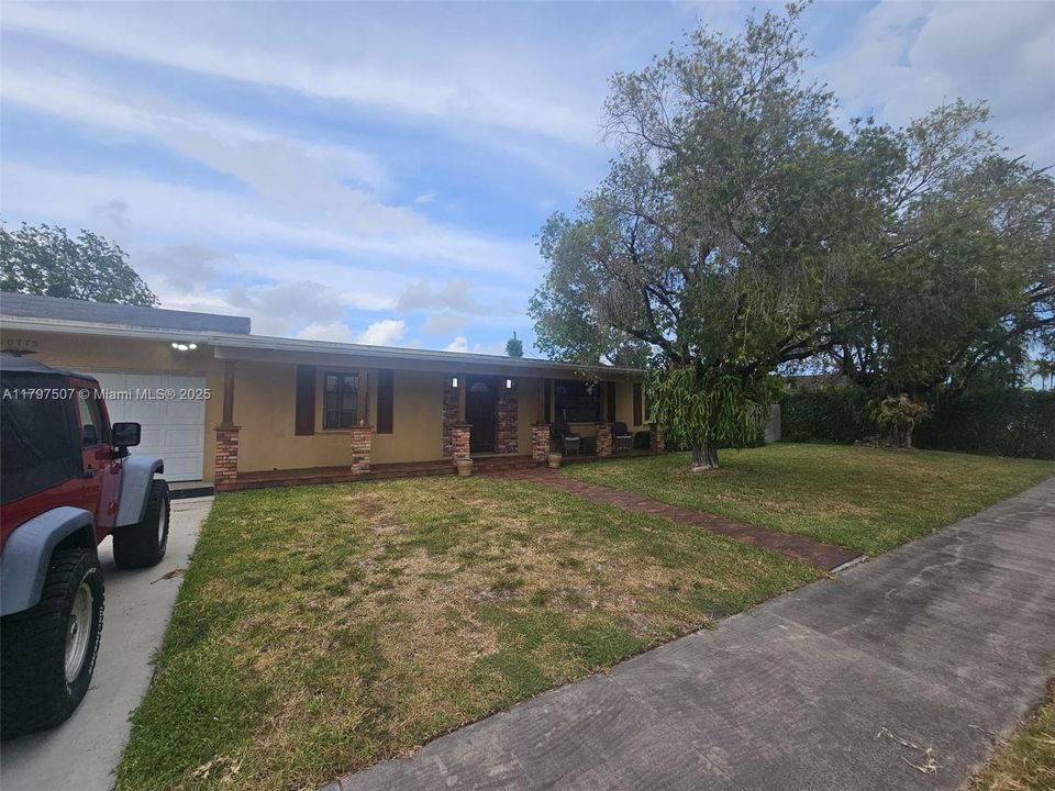 Recently Sold: $735,000 (3 beds, 1 baths, 1919 Square Feet)