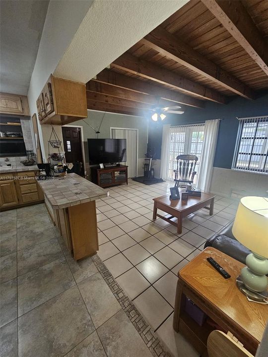 Recently Sold: $735,000 (3 beds, 1 baths, 1919 Square Feet)