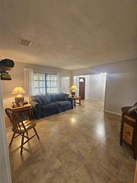 Recently Sold: $735,000 (3 beds, 1 baths, 1919 Square Feet)