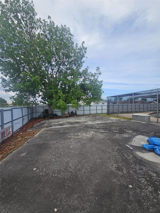 Recently Sold: $735,000 (3 beds, 1 baths, 1919 Square Feet)