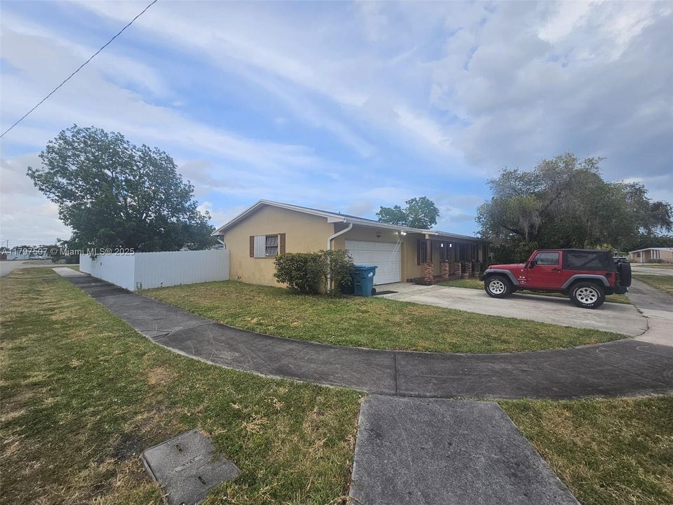 Recently Sold: $735,000 (3 beds, 1 baths, 1919 Square Feet)