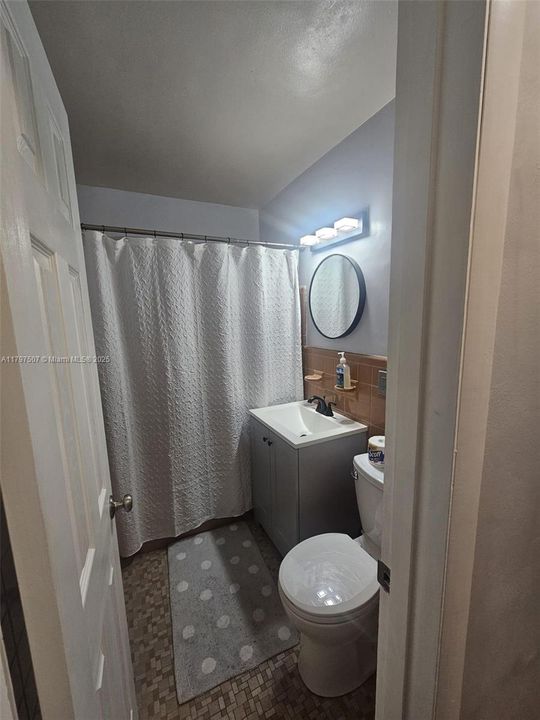 Recently Sold: $735,000 (3 beds, 1 baths, 1919 Square Feet)