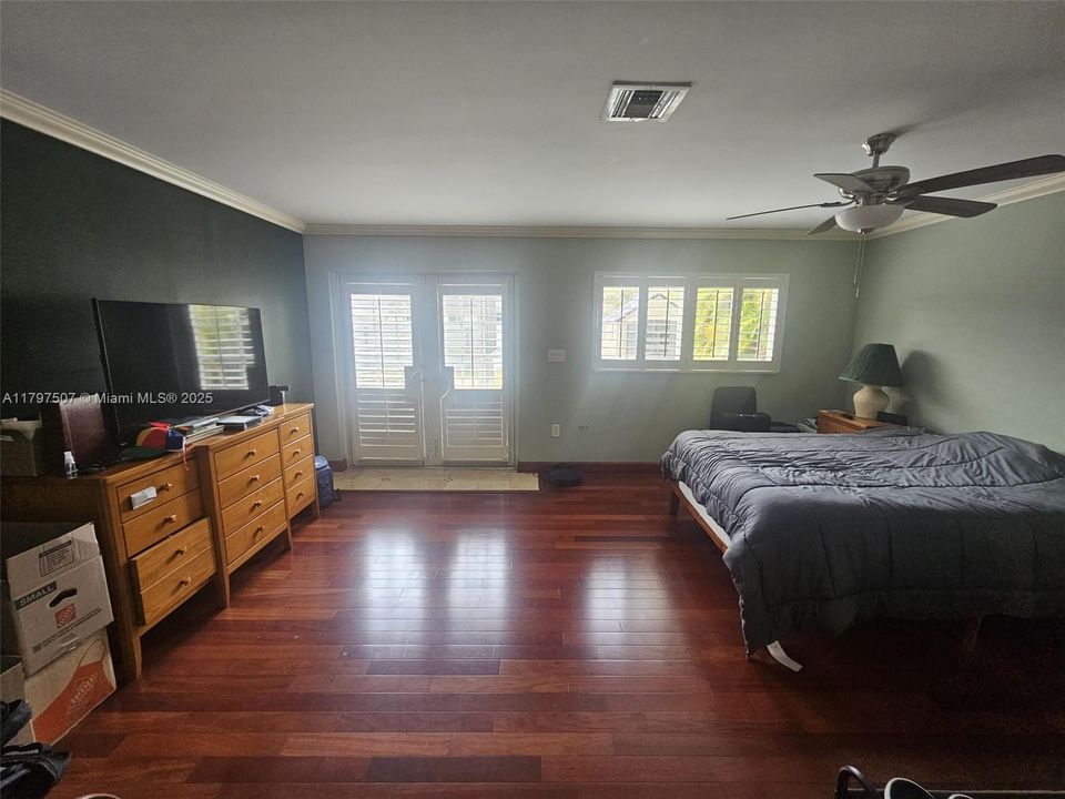 Recently Sold: $735,000 (3 beds, 1 baths, 1919 Square Feet)