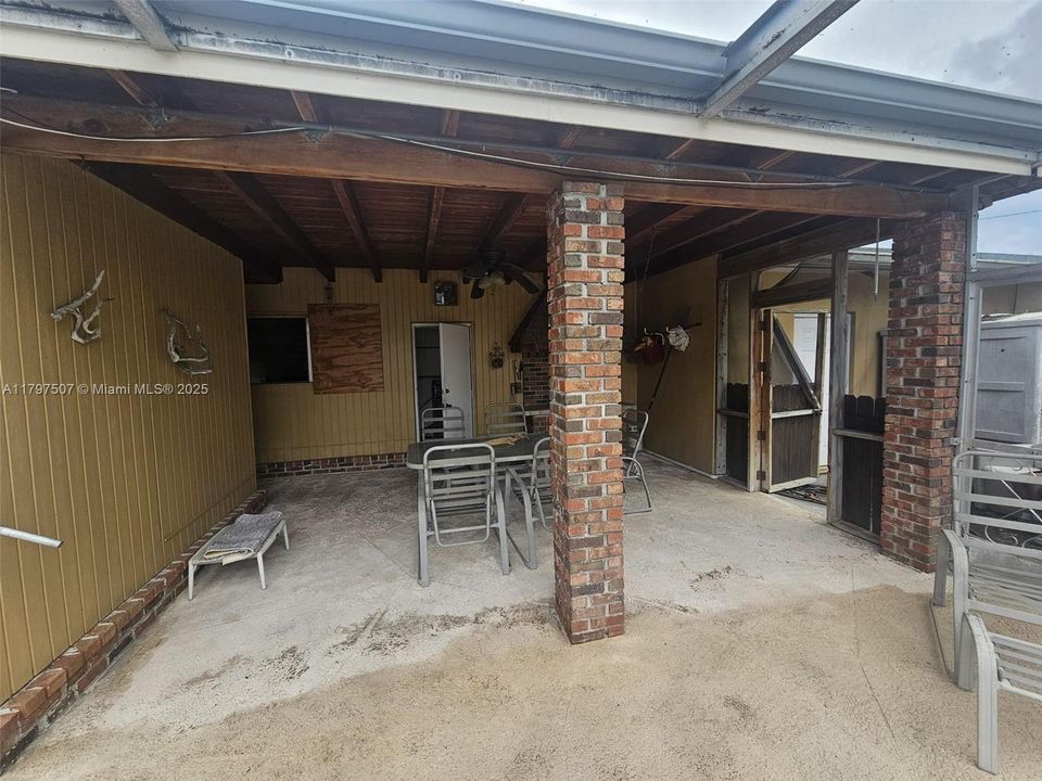 Recently Sold: $735,000 (3 beds, 1 baths, 1919 Square Feet)