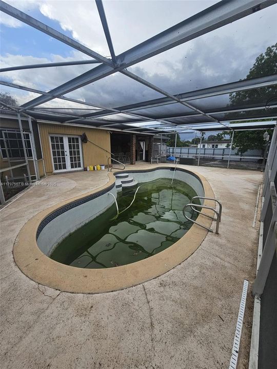 Recently Sold: $735,000 (3 beds, 1 baths, 1919 Square Feet)