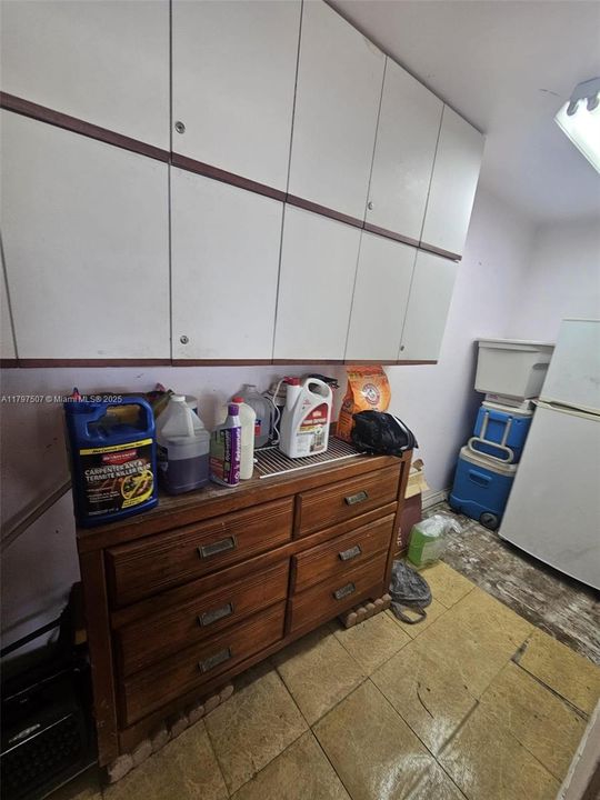 Recently Sold: $735,000 (3 beds, 1 baths, 1919 Square Feet)