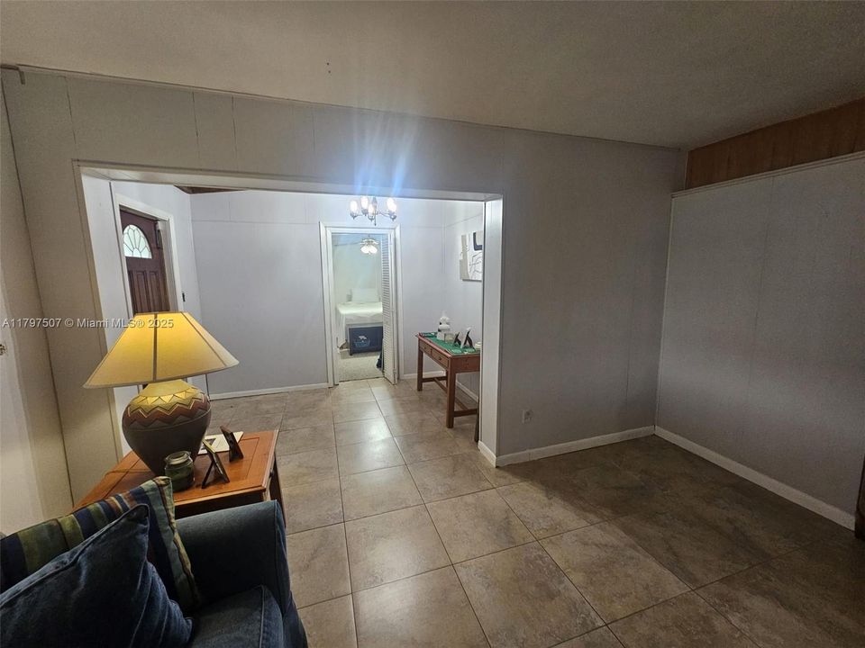 Recently Sold: $735,000 (3 beds, 1 baths, 1919 Square Feet)