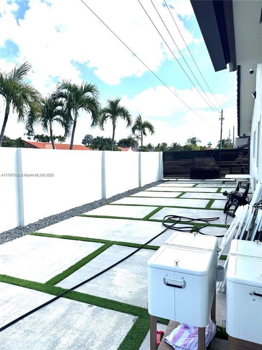 Recently Sold: $994,100 (3 beds, 2 baths, 1839 Square Feet)