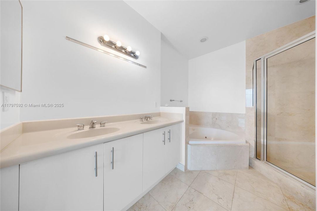 En Venta: $550,000 (2 camas, 2 baños, 1251 Pies cuadrados)