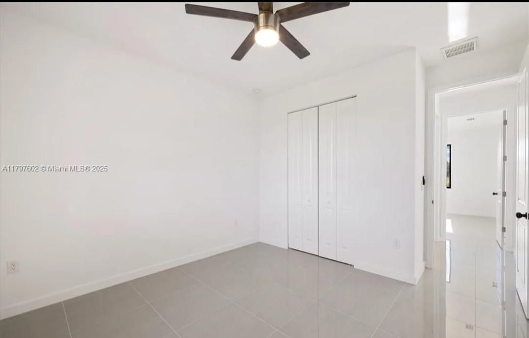 Recently Rented: $2,400 (3 beds, 2 baths, 1557 Square Feet)