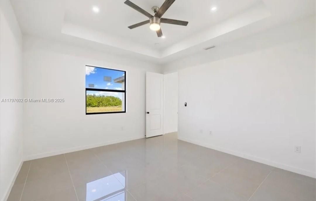 Recently Rented: $2,400 (3 beds, 2 baths, 1557 Square Feet)