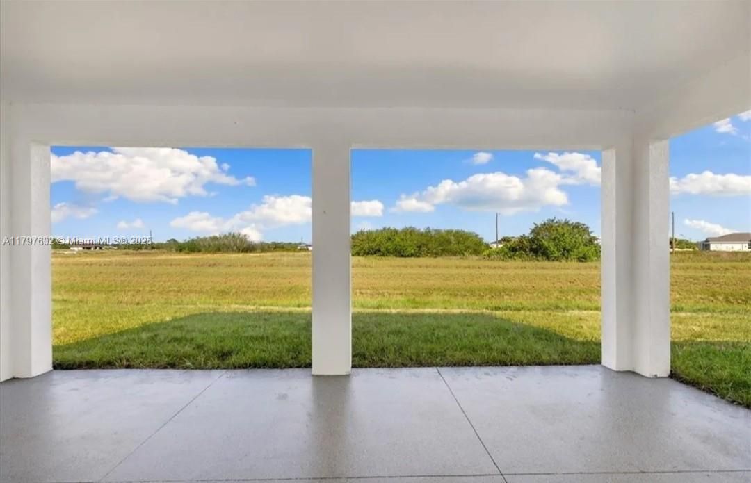 Recently Rented: $2,400 (3 beds, 2 baths, 1557 Square Feet)